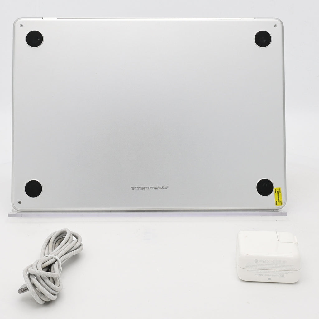 99新 Apple MacBook Air 22年 13寸 M2（8+8核） 8G RAM 256G SSD 銀色