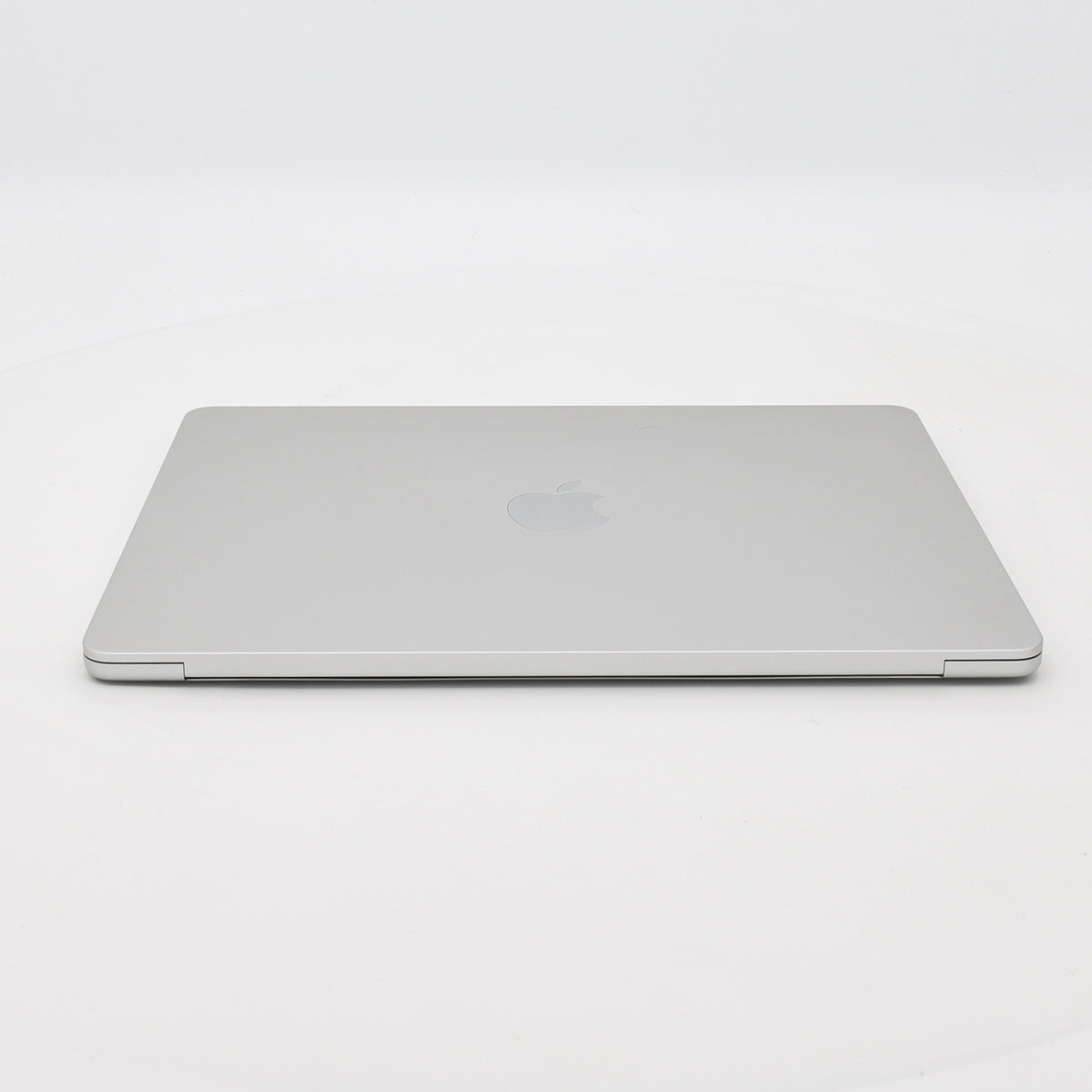 99新 Apple MacBook Air 22年 13寸 M2（8+8核） 8G RAM 256G SSD 銀色