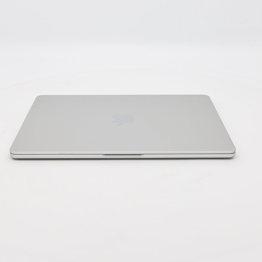 99新 Apple MacBook Air 22年 13寸 M2（8+8核） 8G RAM 256G SSD 銀色