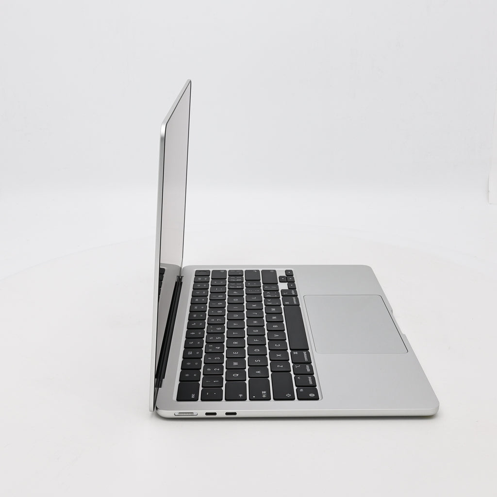95新 Apple MacBook Air 24年 13寸 M3（8+8核） 8G RAM 256G SSD 銀色