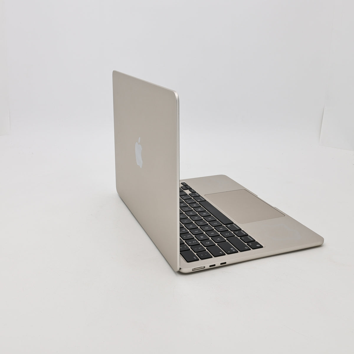 95新 Apple MacBook Air 22年 13寸 M2（8+8核） 8G RAM 256G SSD 星光色
