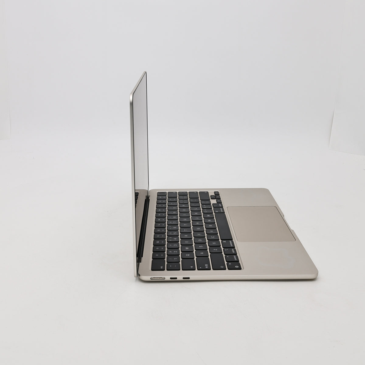 95新 Apple MacBook Air 22年 13寸 M2（8+8核） 8G RAM 256G SSD 星光色