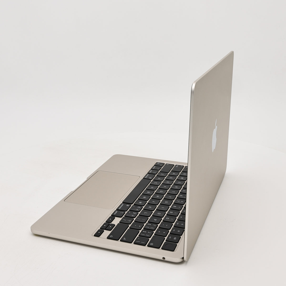 95新 Apple MacBook Air 22年 13寸 M2（8+8核） 8G RAM 256G SSD 星光色