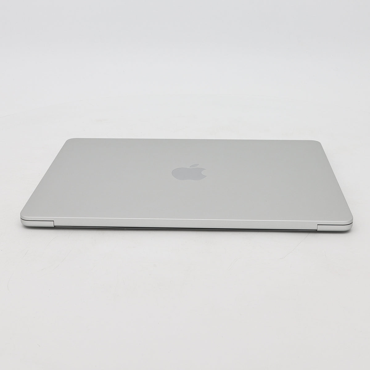 95新 Apple MacBook Air 22年 13寸 M2（8+8核） 8G RAM 256G SSD 銀色