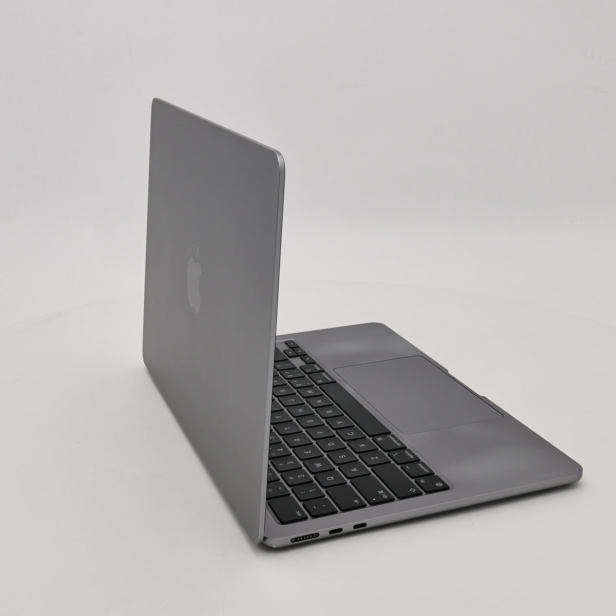 95新 Apple MacBook Air 22年 13寸 M2（8+8核） 8G RAM 256G SSD 深空灰色