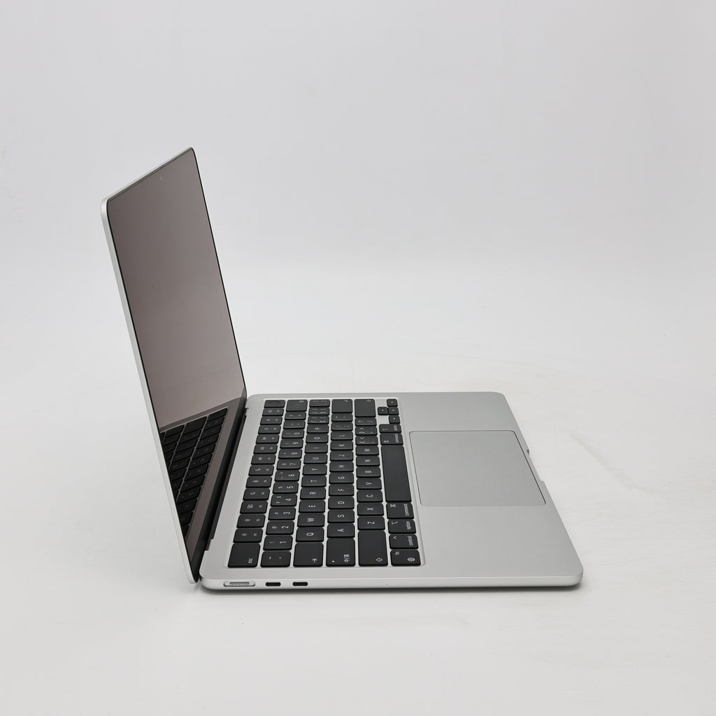 95新 Apple MacBook Air 22年 13寸 M2（8+8核） 16G RAM 256G SSD 銀色
