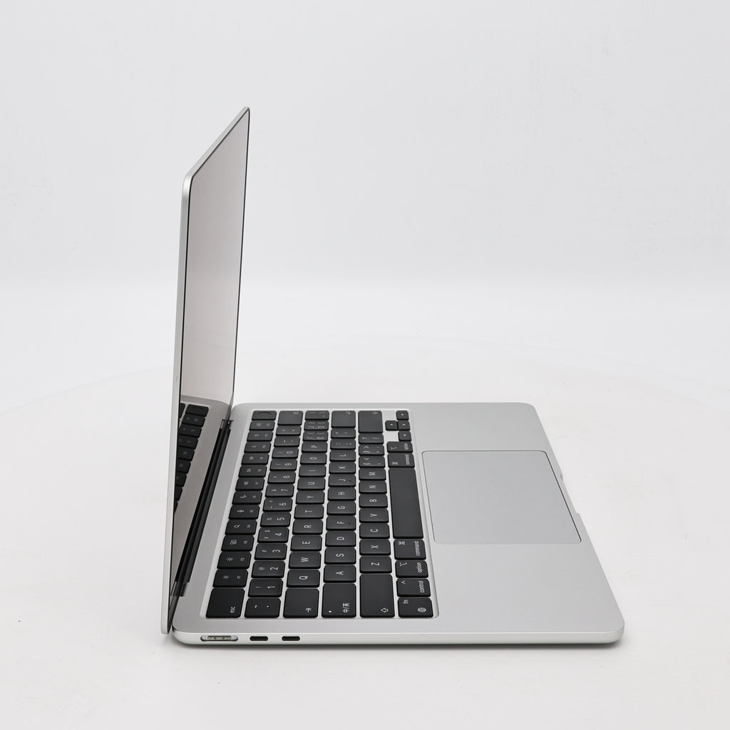 95新 Apple MacBook Air 22年 13寸 M2（8+8核） 16G RAM 256G SSD 銀色