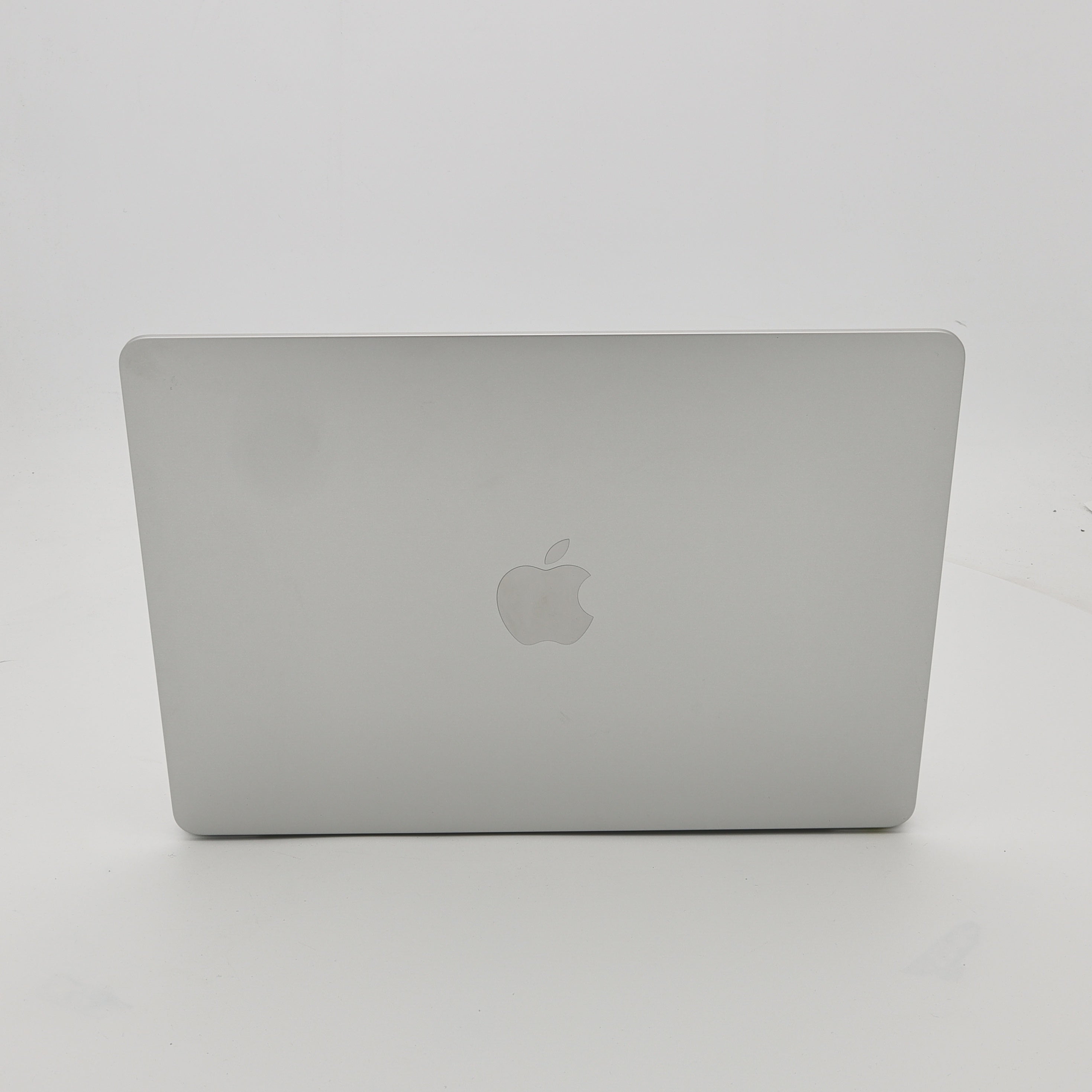 95新 Apple MacBook Air 22年 13寸 M2（8+8核） 8G RAM 256G SSD 銀色