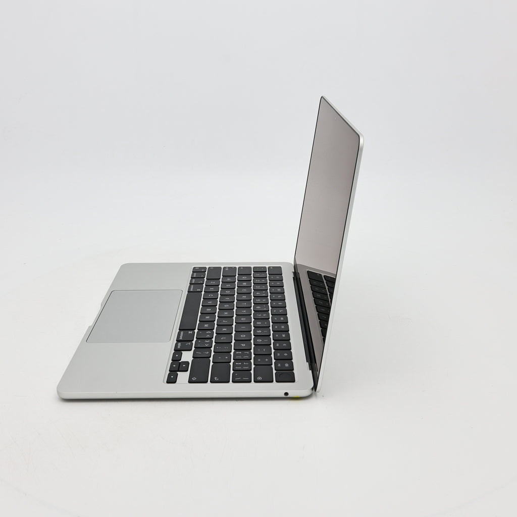 95新 Apple MacBook Air 22年 13寸 M2（8+10核） 8G RAM 512G SSD 銀色