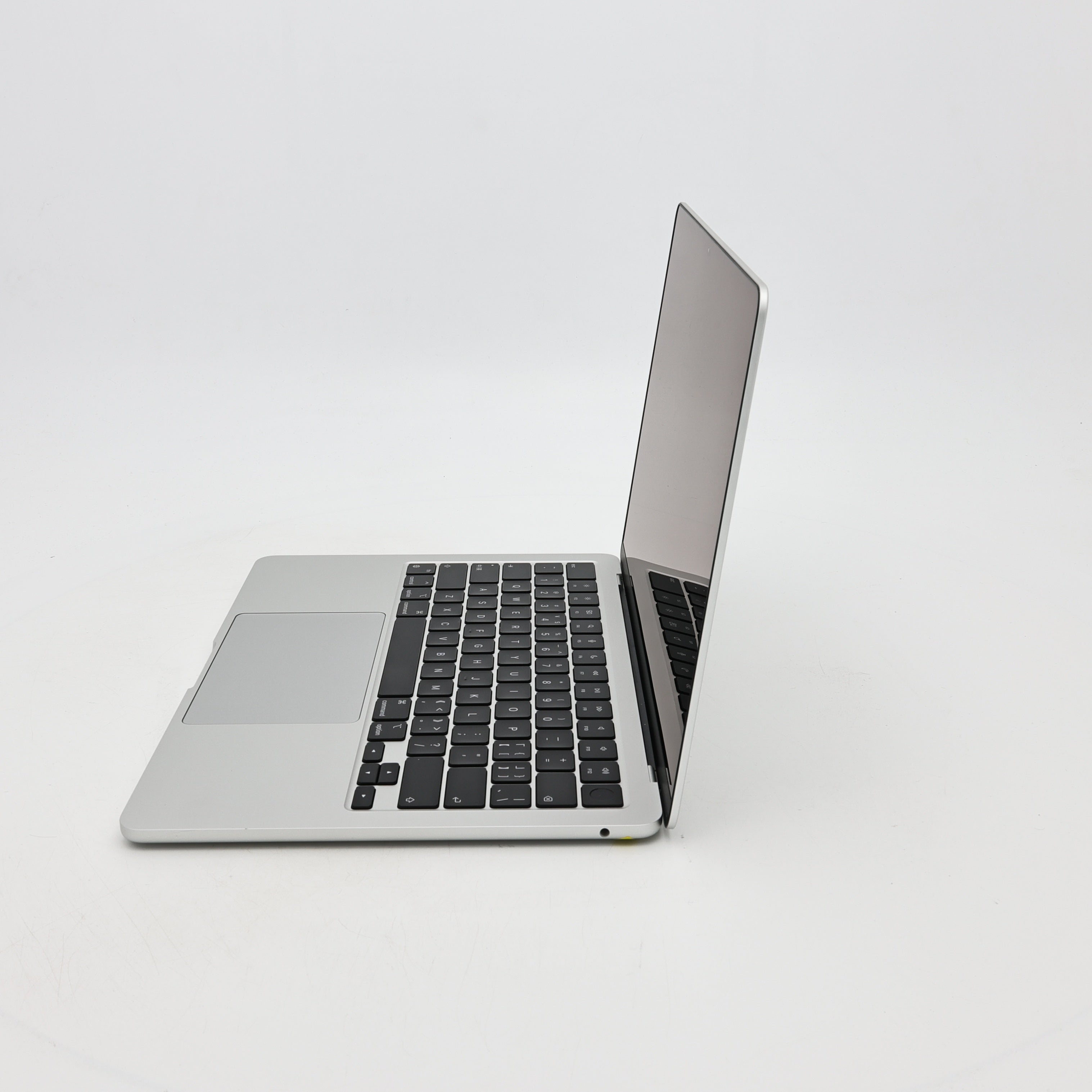 95新 Apple MacBook Air 22年 13寸 M2（8+10核） 8G RAM 512G SSD 銀色