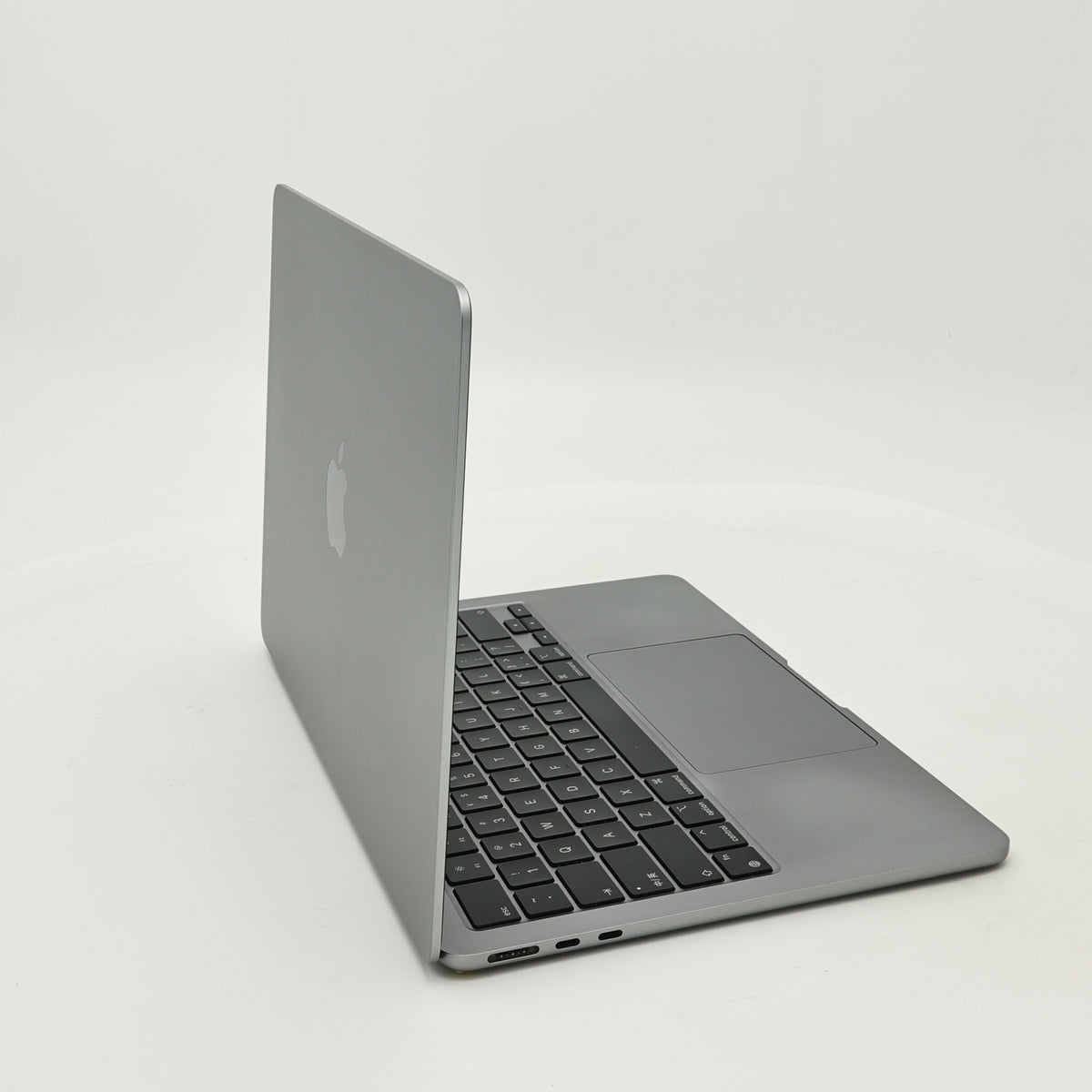 95新 Apple MacBook Air 22年 13寸 M2（8+8核） 8G RAM 256G SSD 深空灰色