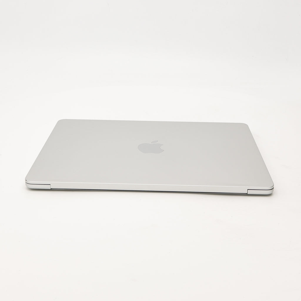 95新 Apple MacBook Air 22年 13寸 M2（8+8核） 8G RAM 256G SSD 銀色
