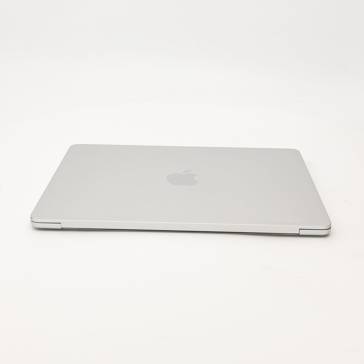 95新 Apple MacBook Air 22年 13寸 M2（8+8核） 8G RAM 256G SSD 銀色