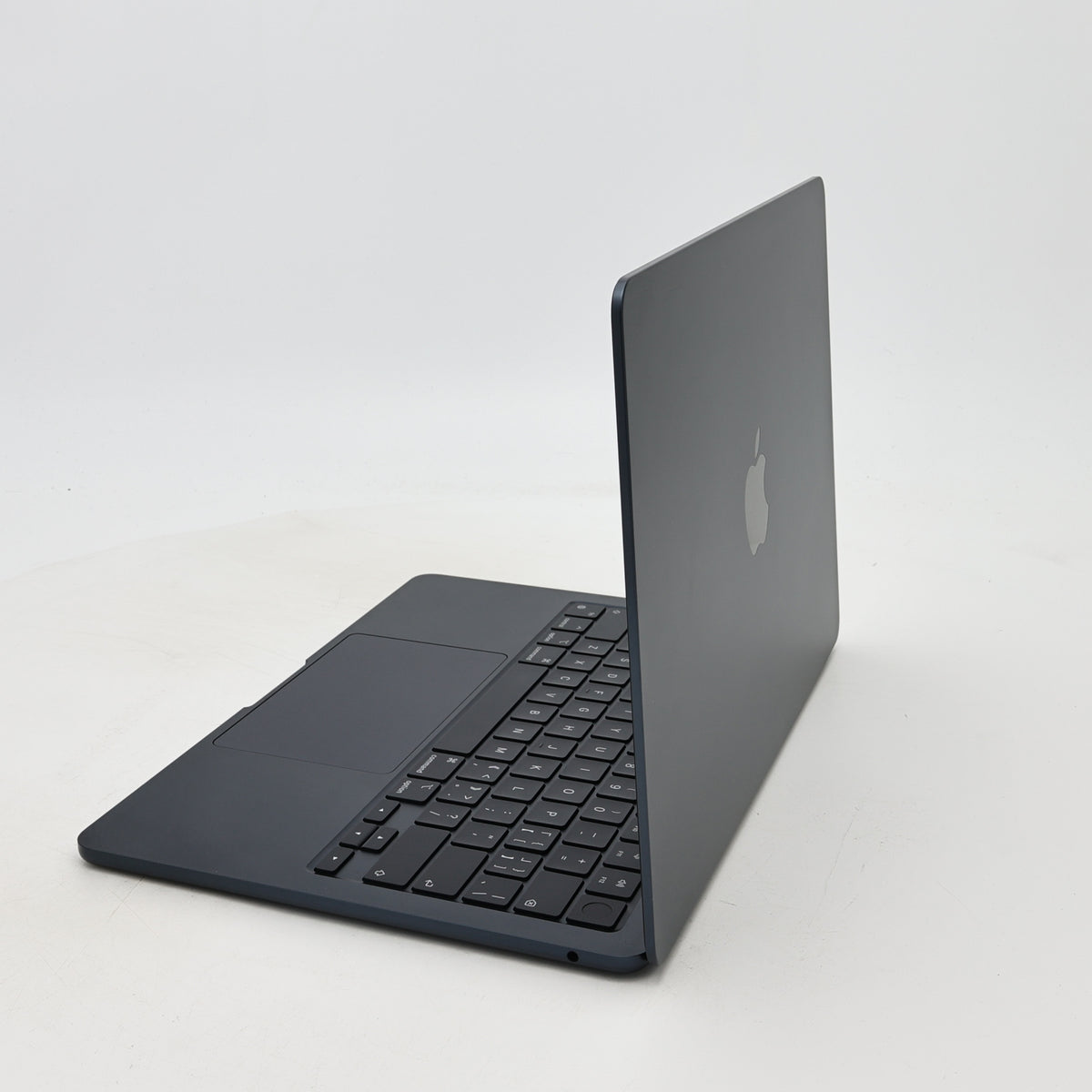 99新 Apple MacBook Air 22年 13寸 M2（8+8核） 8G RAM 256G SSD 午夜色