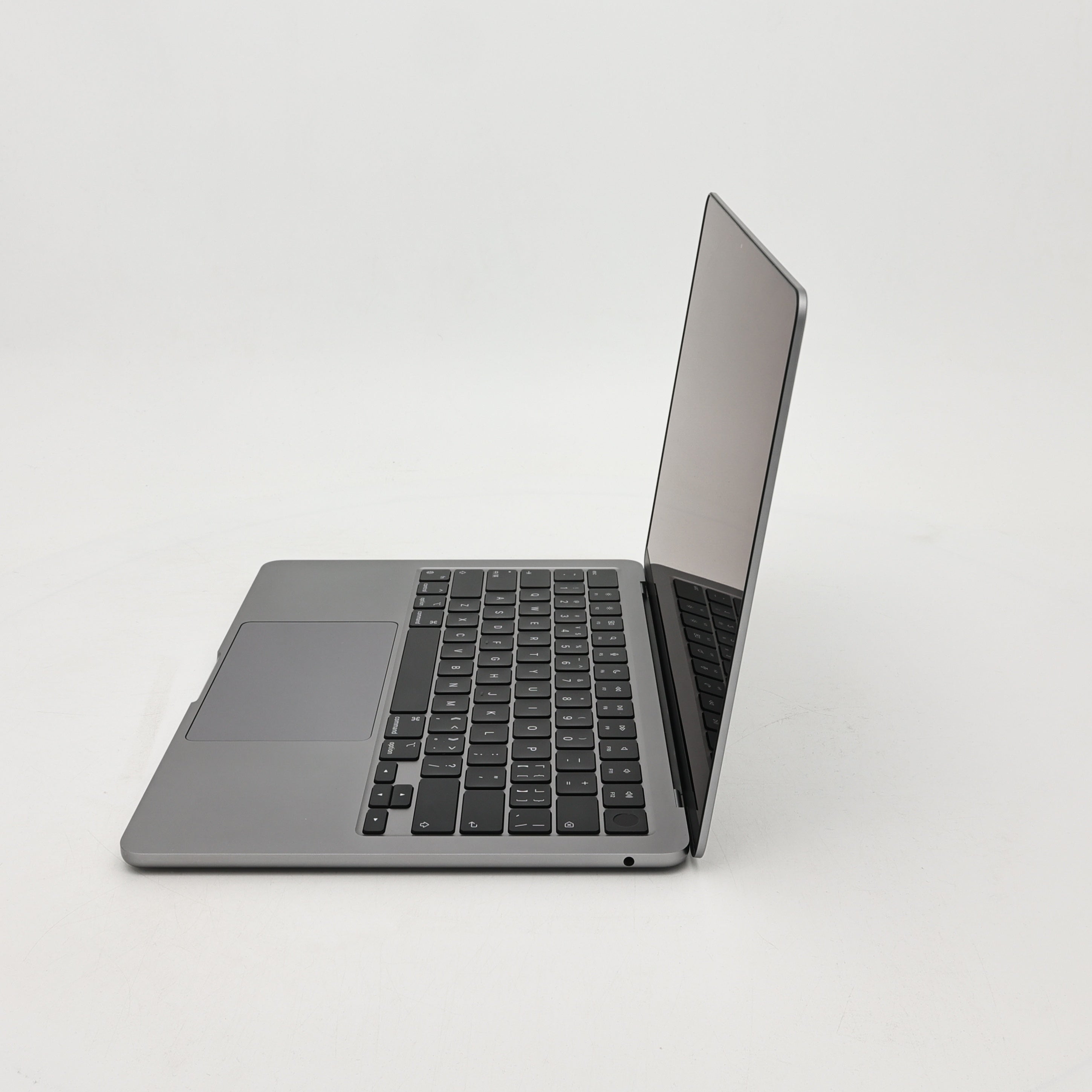 95新 Apple MacBook Air 22年 13寸 M2（8+8核） 8G RAM 256G SSD 深空灰色