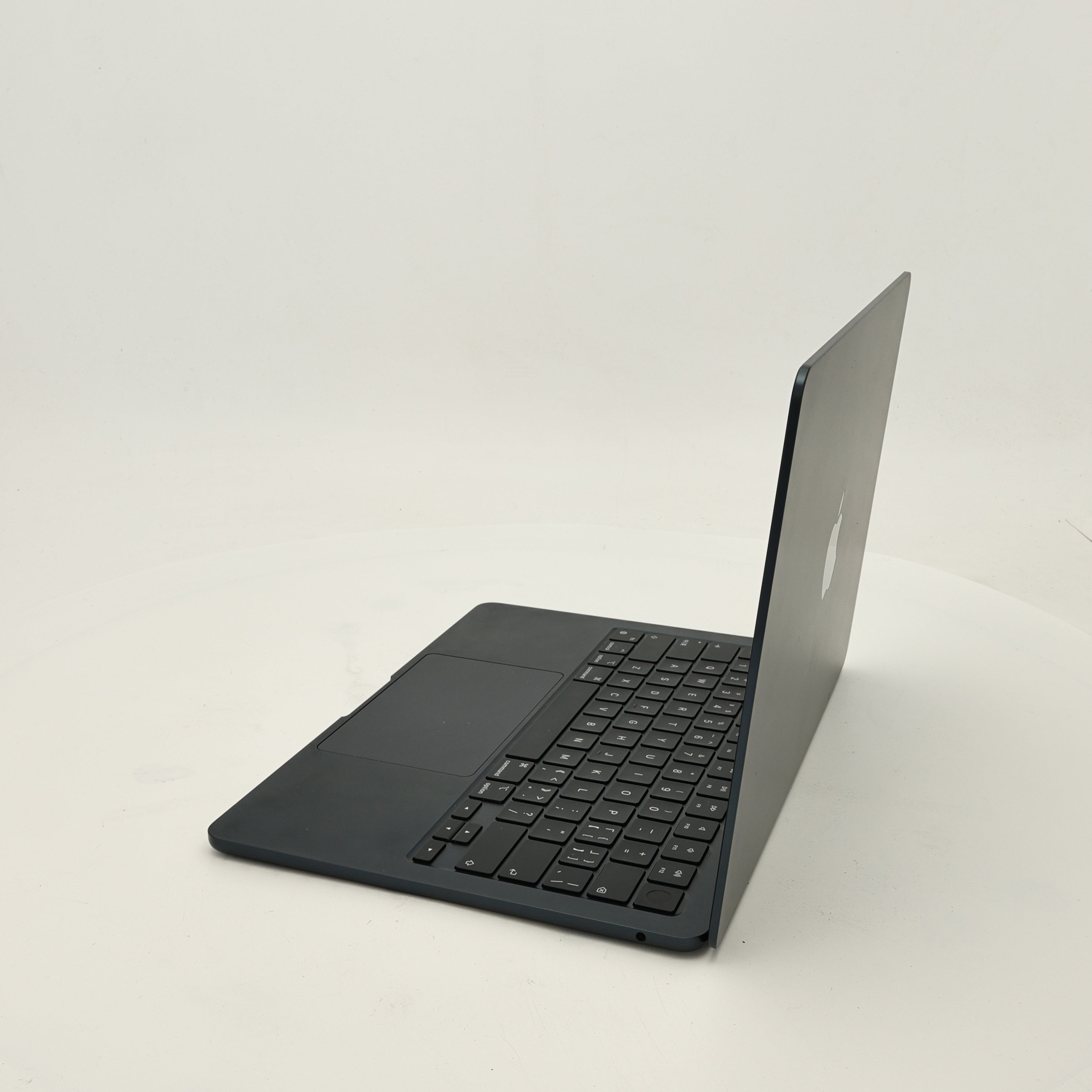 99新 Apple MacBook Air 22年 13寸 M2（8+8核） 8G RAM 256G SSD 深空灰色
