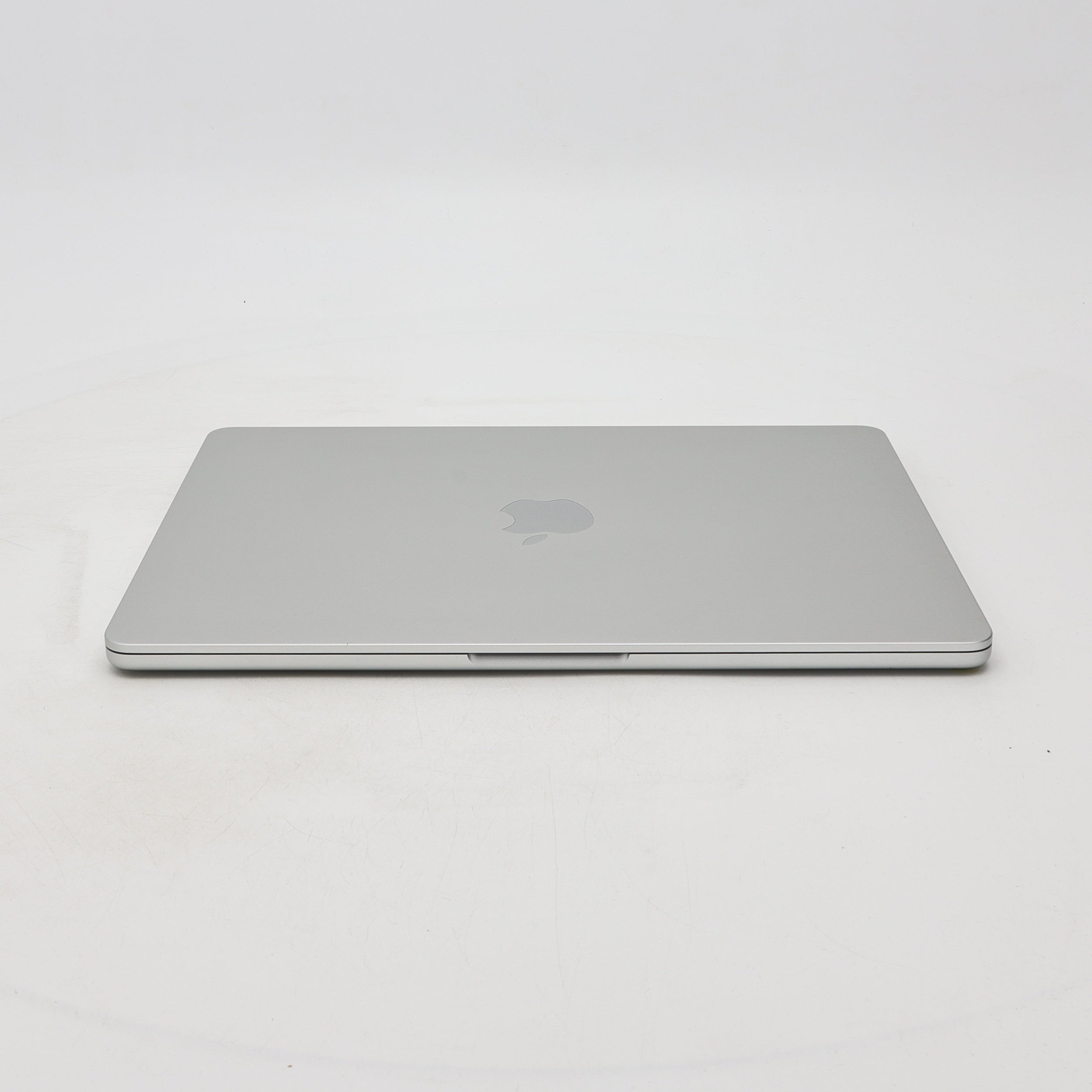 95新 Apple MacBook Air 22年 13寸 M2（8+8核） 16G RAM 256G SSD 銀色