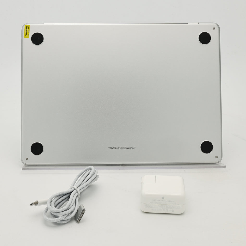 95新 Apple MacBook Air 22年 13寸 M2（8+8核） 8G RAM 256G SSD 銀色