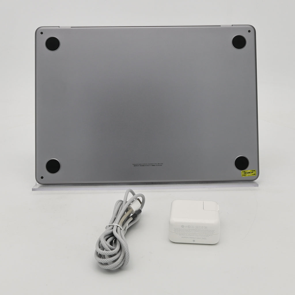 95新 Apple MacBook Air 22年 13寸 M2（8+8核） 8G RAM 256G SSD 深空灰色