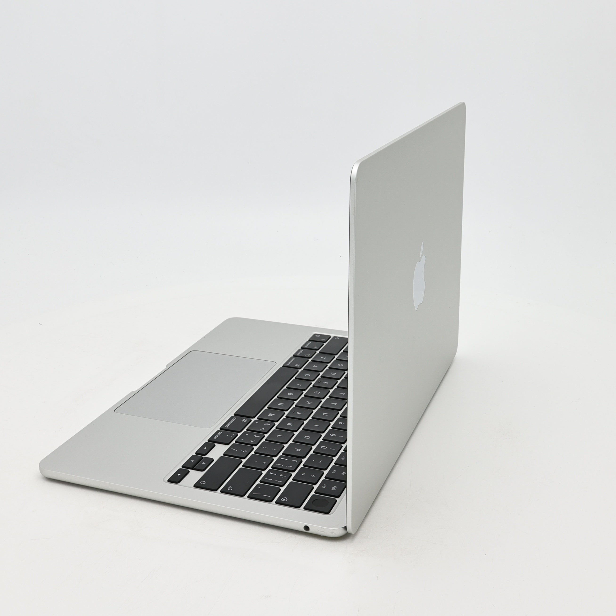 95新 Apple MacBook Air 22年 13寸 M2（8+10核） 8G RAM 512G SSD 銀色