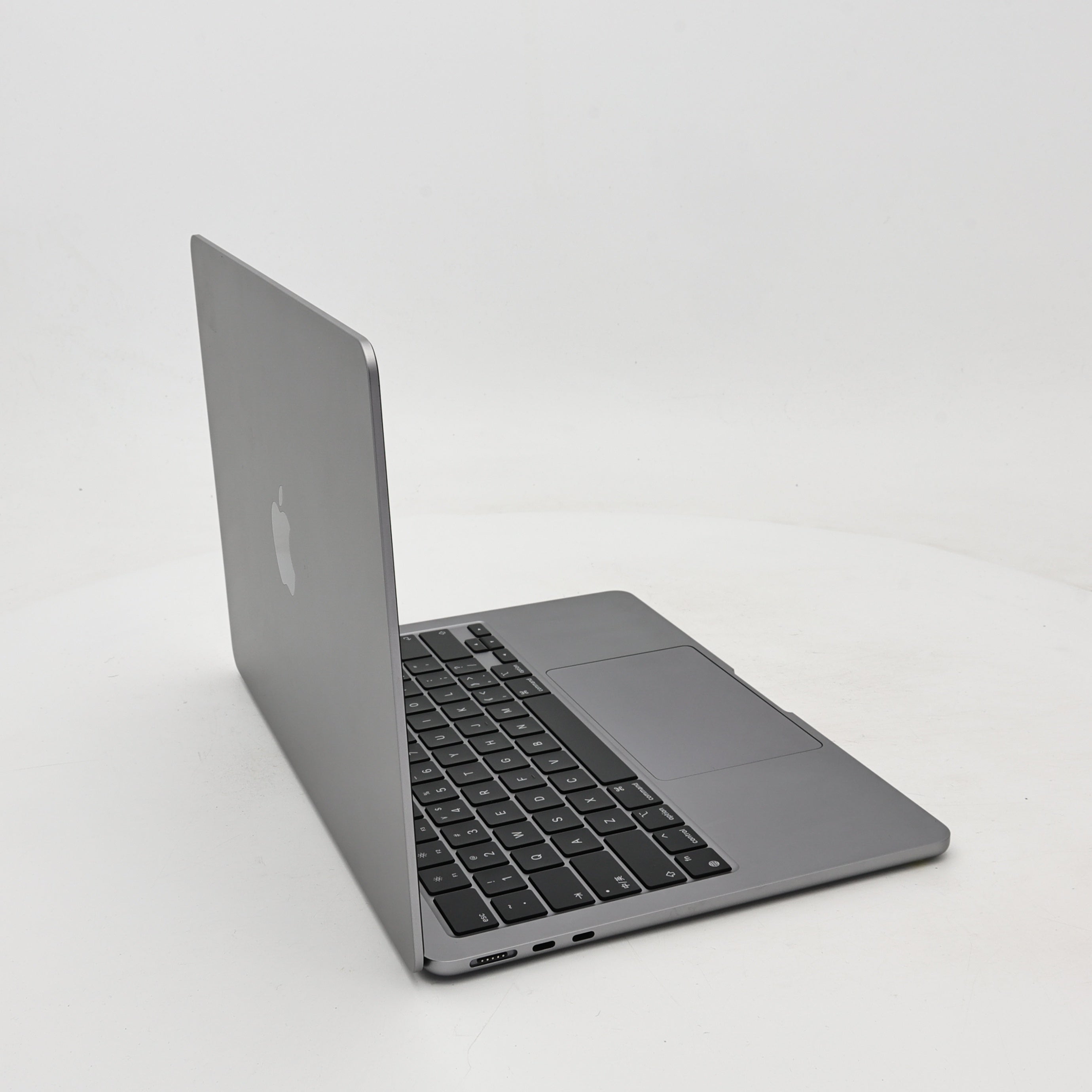 95新 Apple MacBook Air 22年 13寸 M2（8+8核） 8G RAM 256G SSD 深空灰色