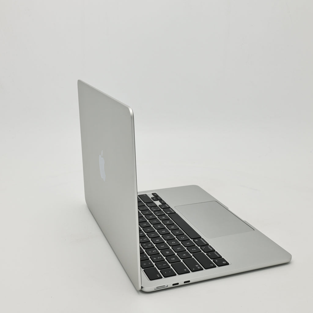 95新 Apple MacBook Air 22年 13寸 M2（8+8核） 8G RAM 256G SSD 銀色