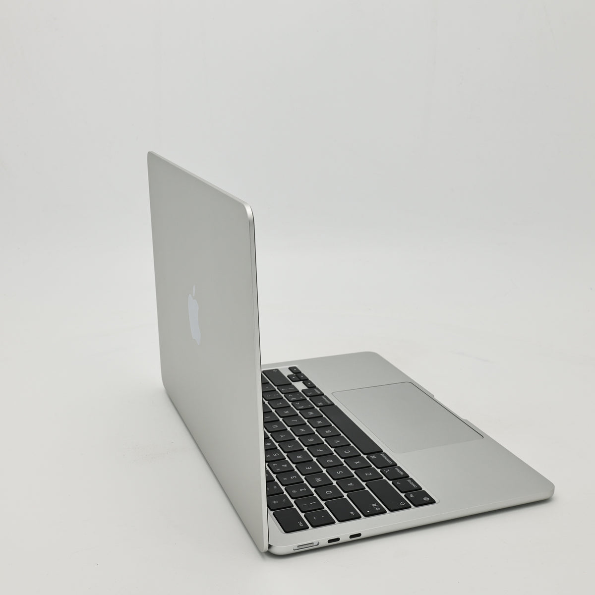 95新 Apple MacBook Air 22年 13寸 M2（8+8核） 8G RAM 256G SSD 銀色