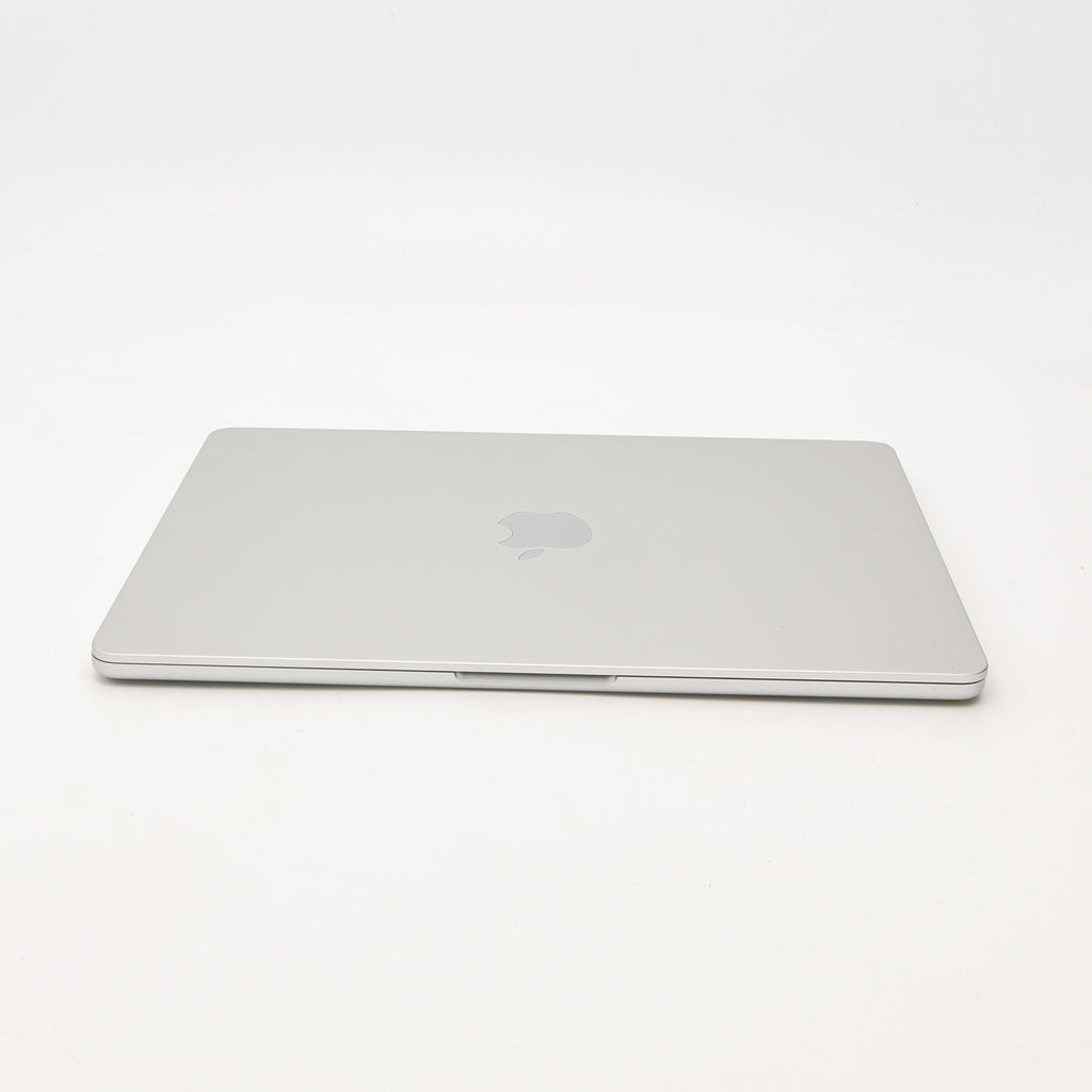 95新 Apple MacBook Air 22年 13寸 M2（8+8核） 8G RAM 256G SSD 銀色