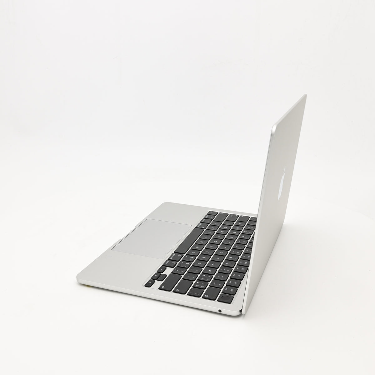 95新 Apple MacBook Air 22年 13寸 M2（8+8核） 8G RAM 256G SSD 銀色