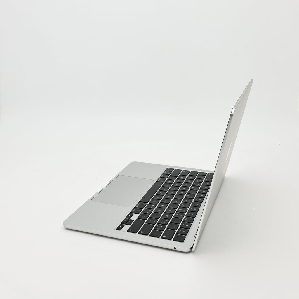 99新 Apple MacBook Air 22年 13寸 M2（8+8核） 8G RAM 256G SSD 銀色