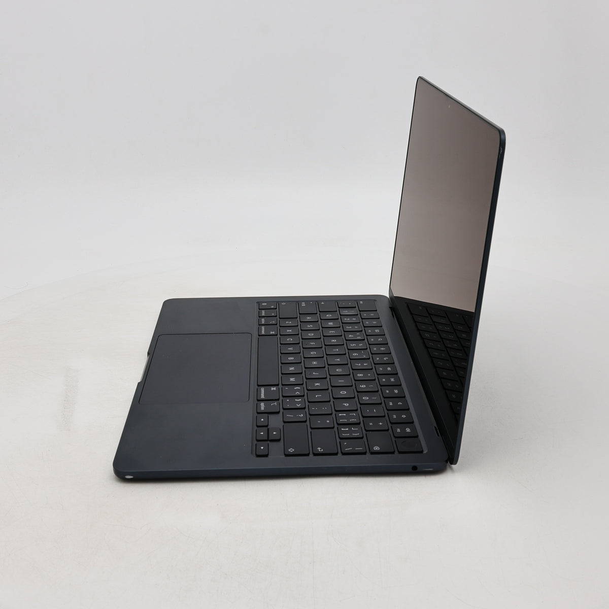 95新 Apple MacBook Air 22年 13寸 M2（8+8核） 8G RAM 256G SSD 午夜色