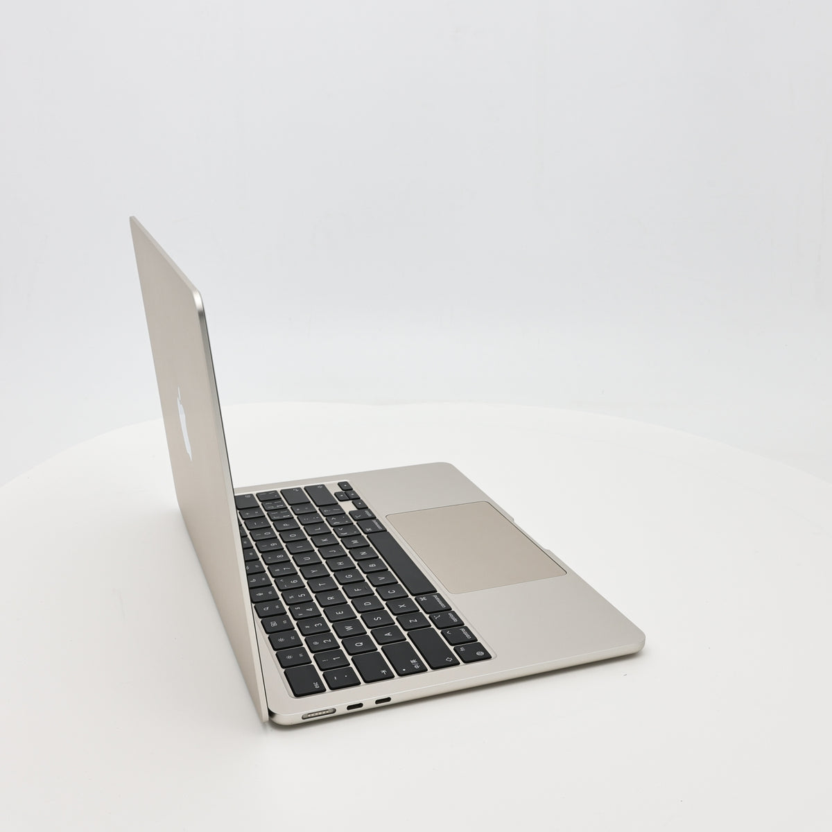 95新 Apple MacBook Air 22年 13寸 M2（8+8核） 8G RAM 256G SSD 星光色