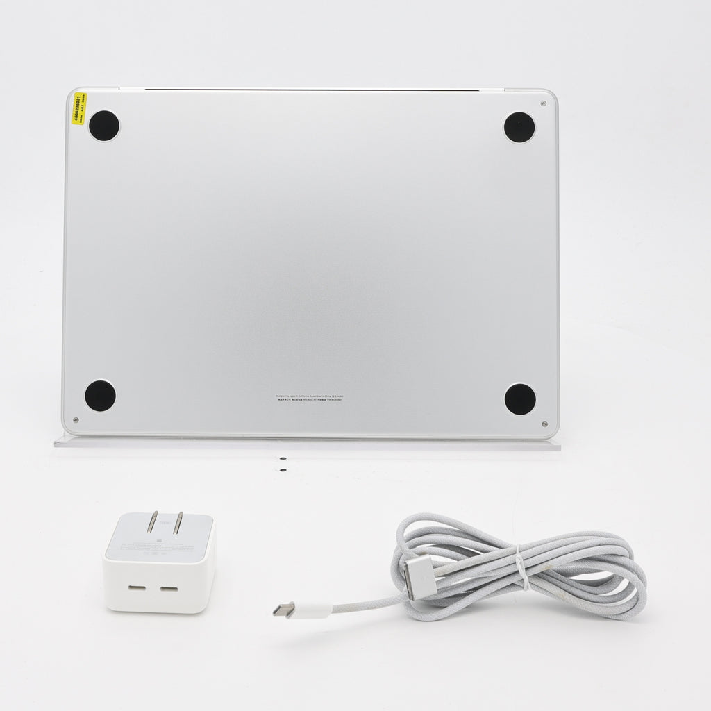 95新 Apple MacBook Air 22年 13寸 M2（8+10核） 8G RAM 512G SSD 銀色