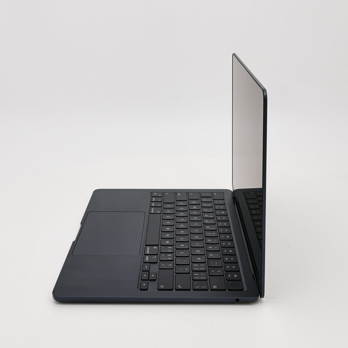 95新 Apple MacBook Air 22年 13寸 M2（8+8核） 8G RAM 256G SSD 午夜色