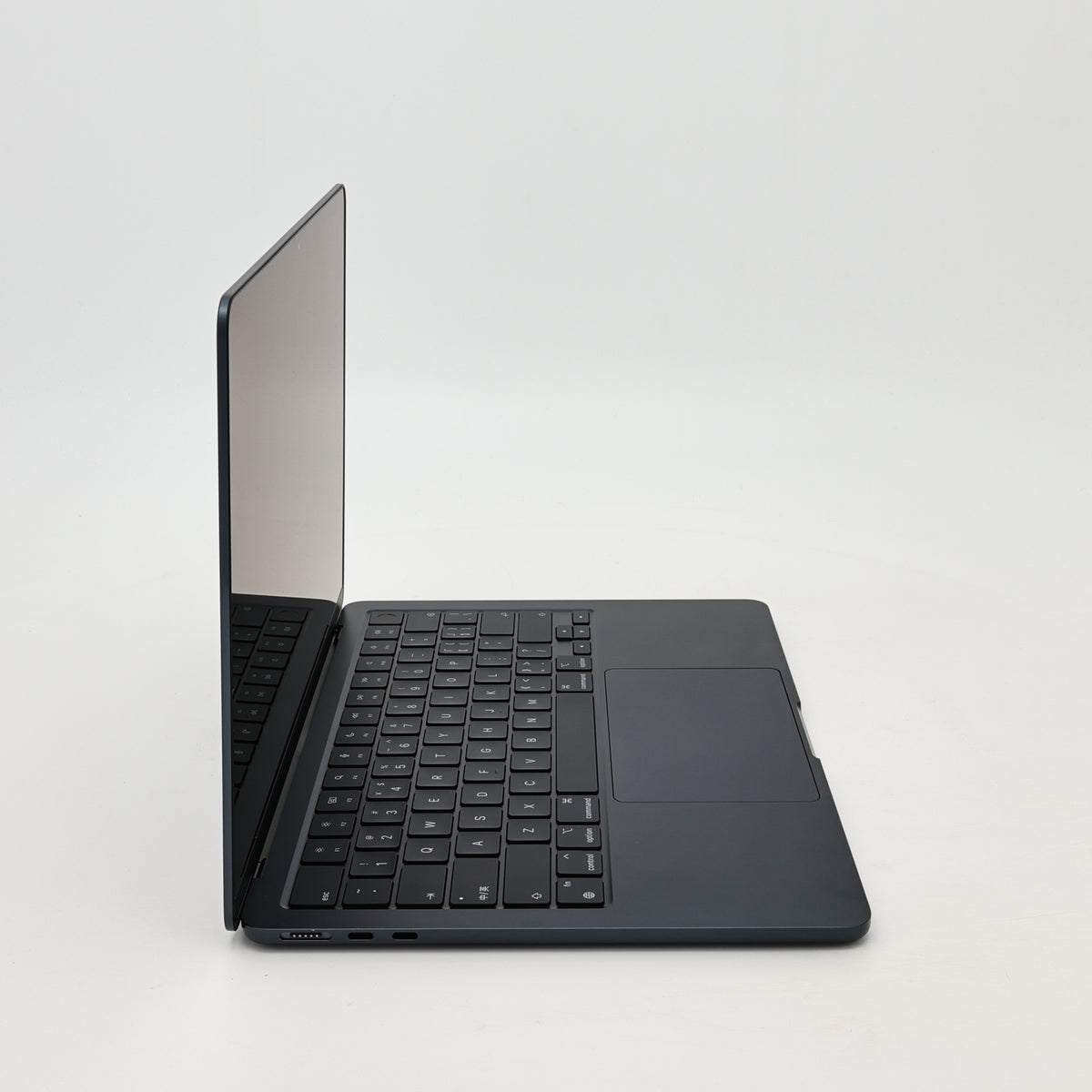 95新 Apple MacBook Air 22年 13寸 M2（8+8核） 16G RAM 256G SSD 深空灰色