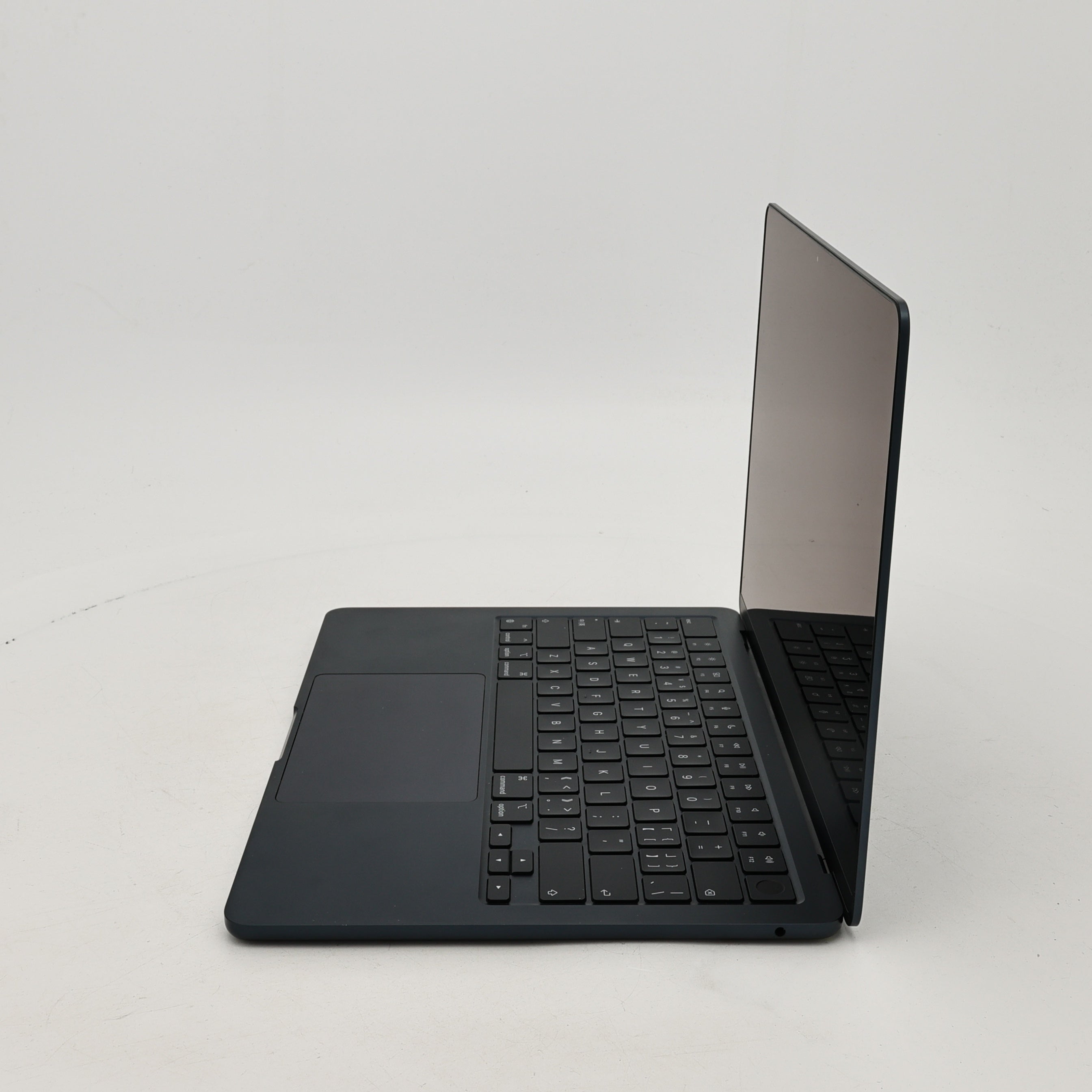 95新 Apple MacBook Air 22年 13寸 M2（8+8核） 16G RAM 256G SSD 午夜色