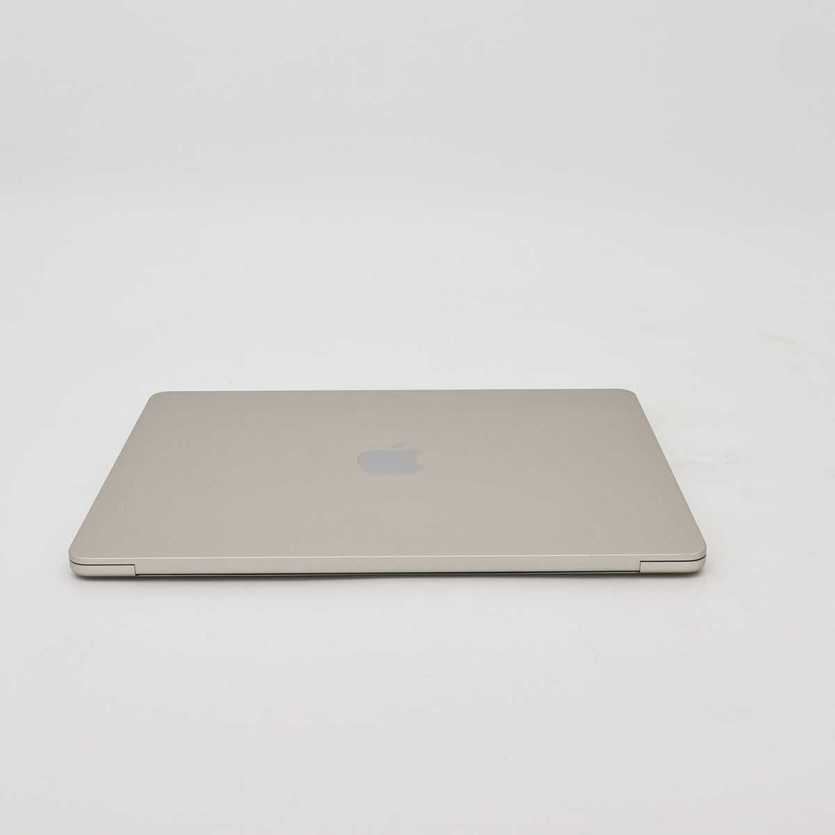 95新 Apple MacBook Air 22年 13寸 M2（8+8核） 8G RAM 256G SSD 星光色