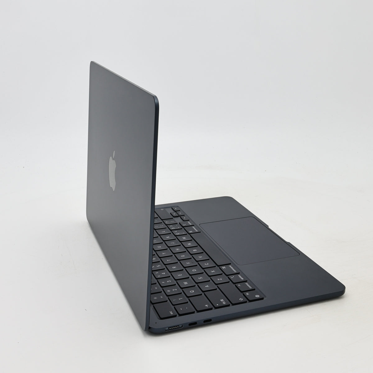 99新 Apple MacBook Air 22年 13寸 M2（8+8核） 8G RAM 256G SSD 午夜色