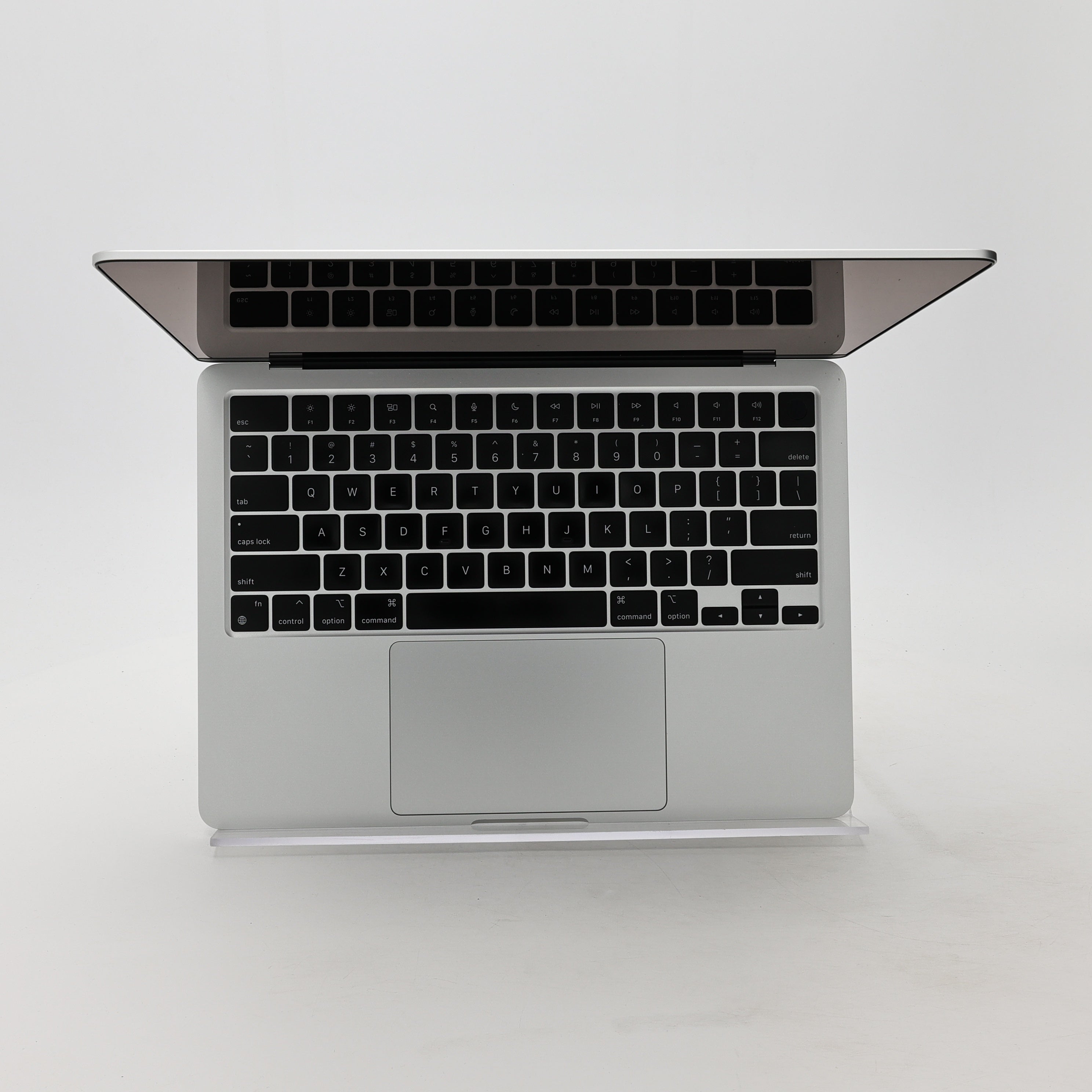 95新 Apple MacBook Air 22年 13寸 M2（8+8核） 8G RAM 256G SSD 銀色