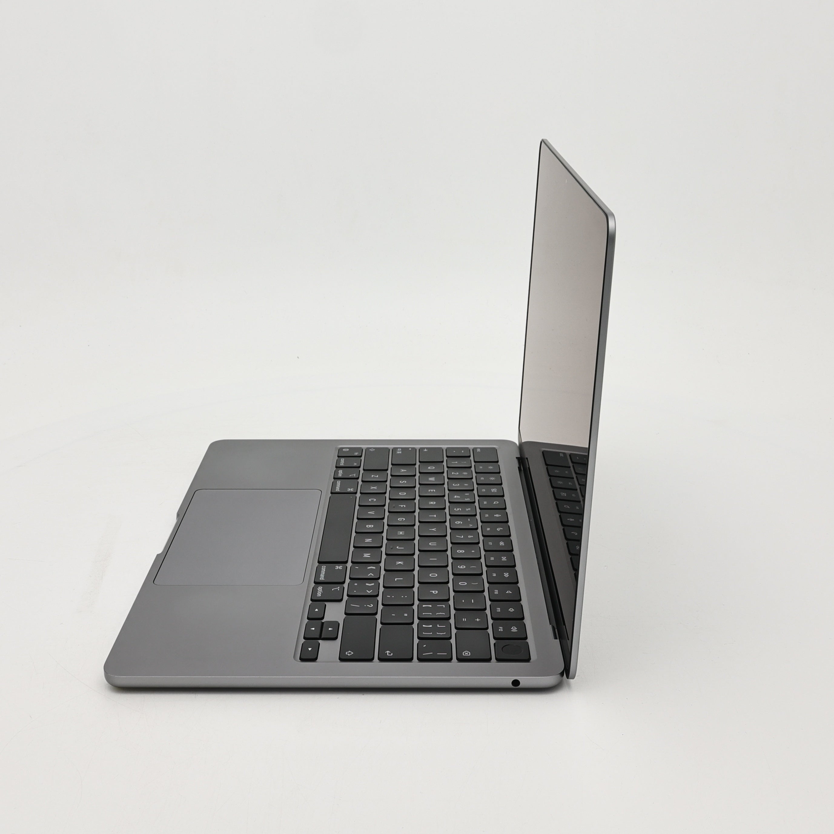 95新 Apple MacBook Air 22年 13寸 M2（8+8核） 8G RAM 256G SSD 深空灰色