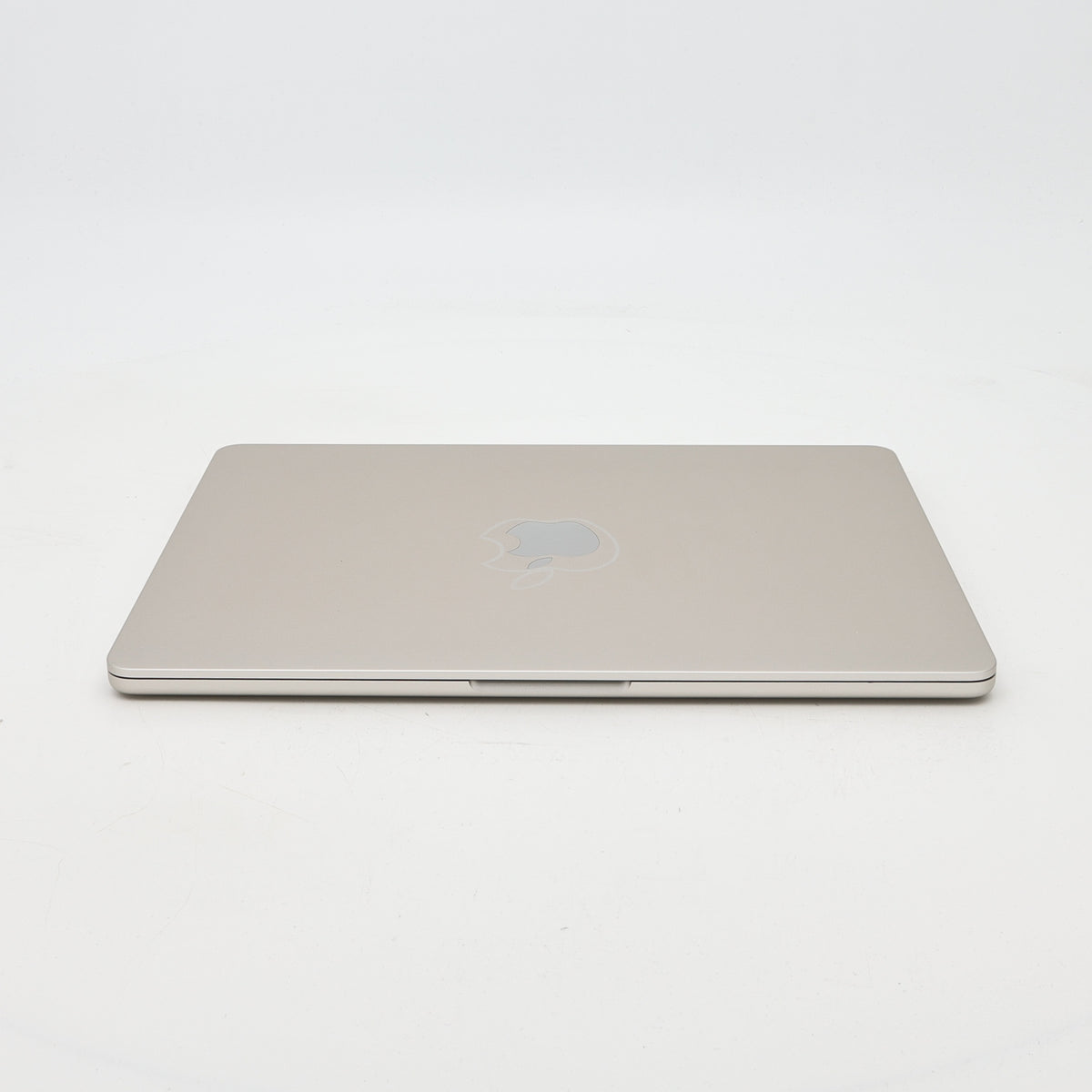 95新 Apple MacBook Air 22年 13寸 M2（8+8核） 8G RAM 256G SSD 星光色