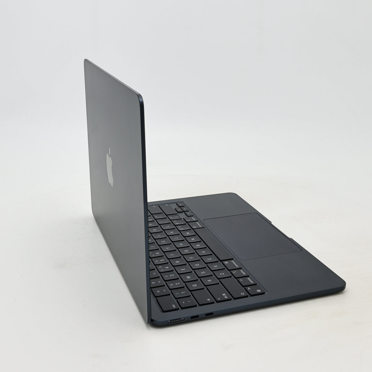 95新 Apple MacBook Air 24年 13寸 M3（8+8核） 8G RAM 256G SSD 午夜色