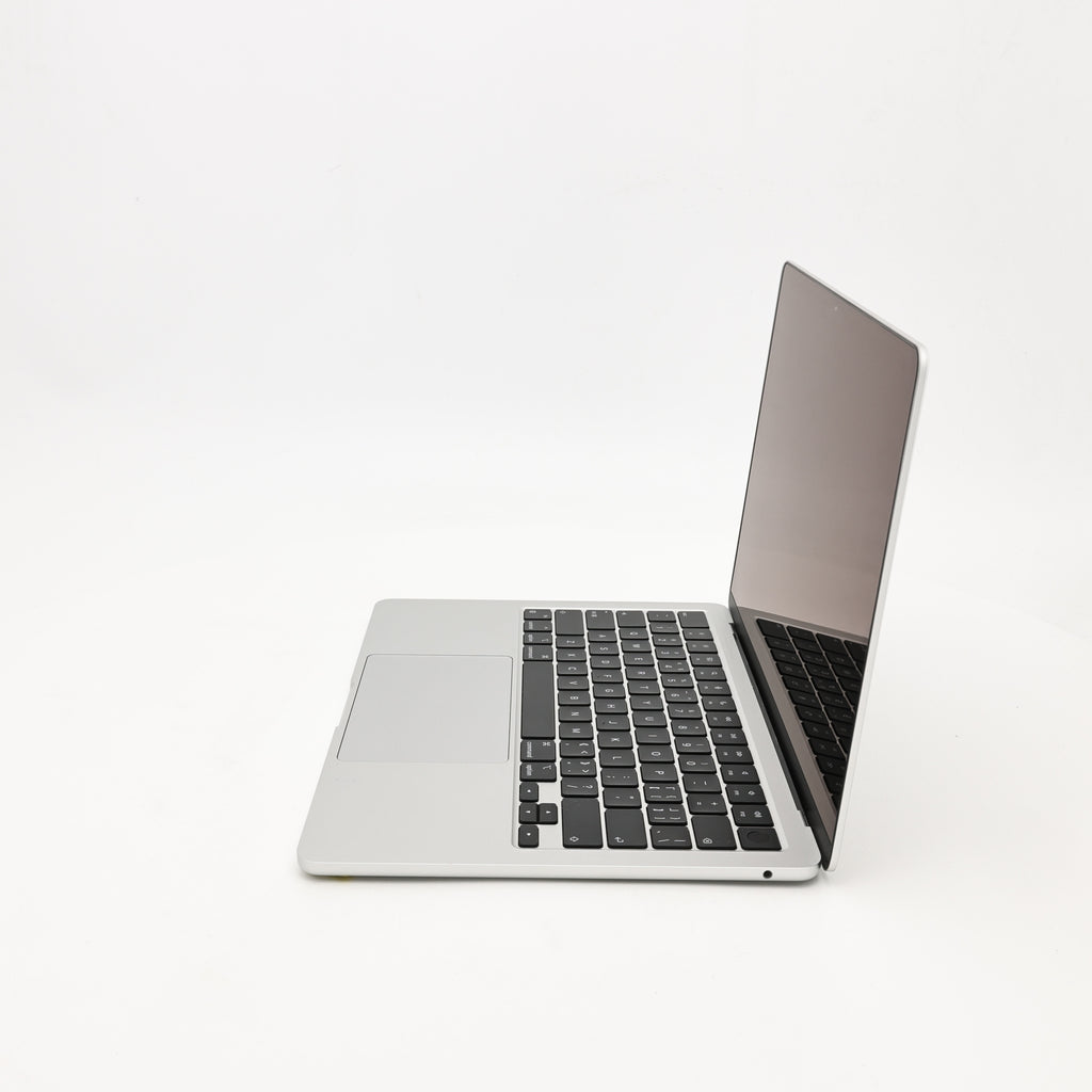 95新 Apple MacBook Air 22年 13寸 M2（8+8核） 8G RAM 256G SSD 銀色