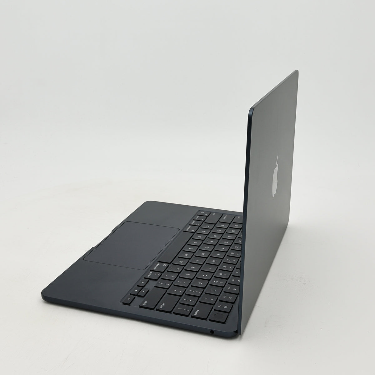 95新 Apple MacBook Air 22年 13寸 M2（8+8核） 8G RAM 256G SSD 午夜色