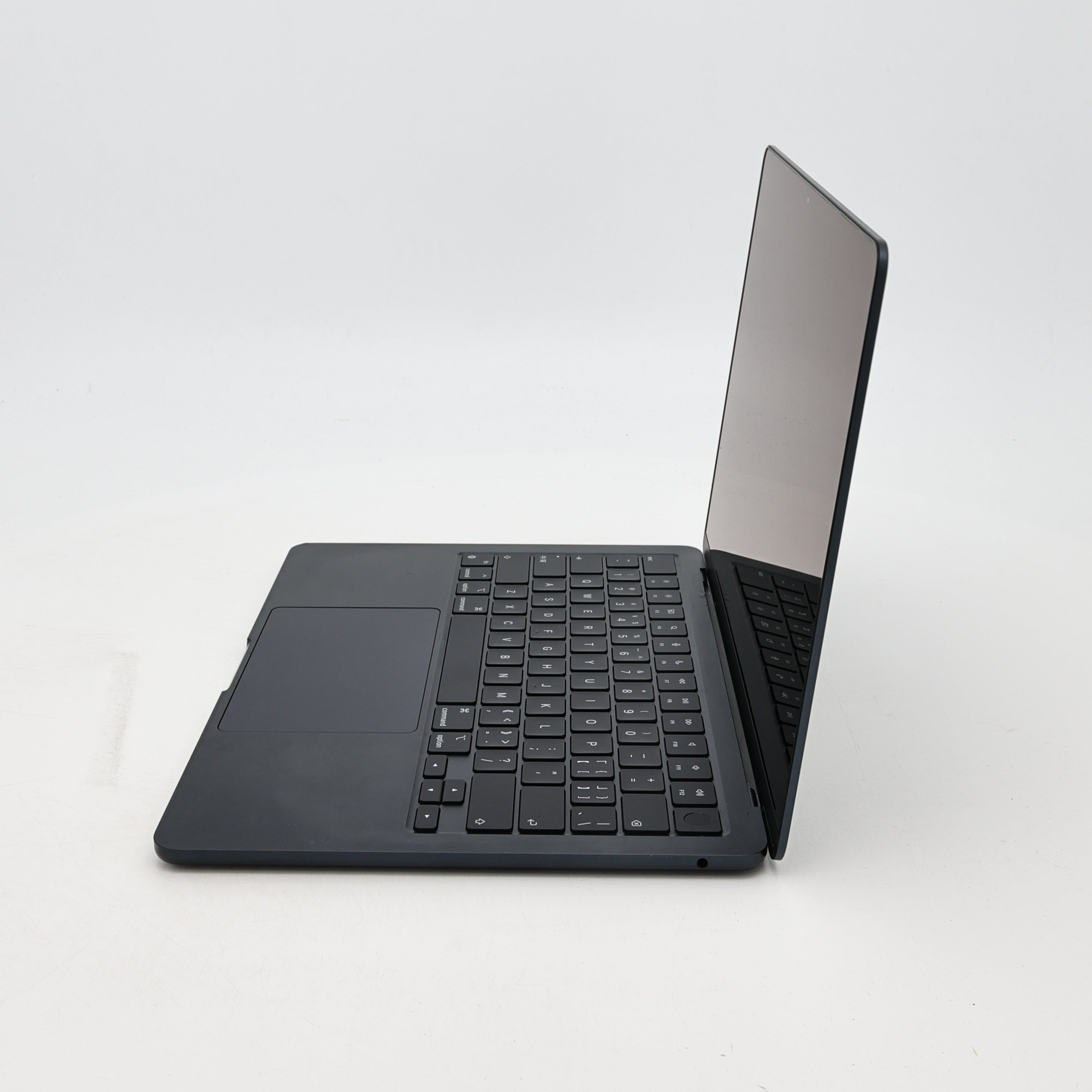 95新 Apple MacBook Air 22年 13寸 M2（8+8核） 8G RAM 256G SSD 午夜色