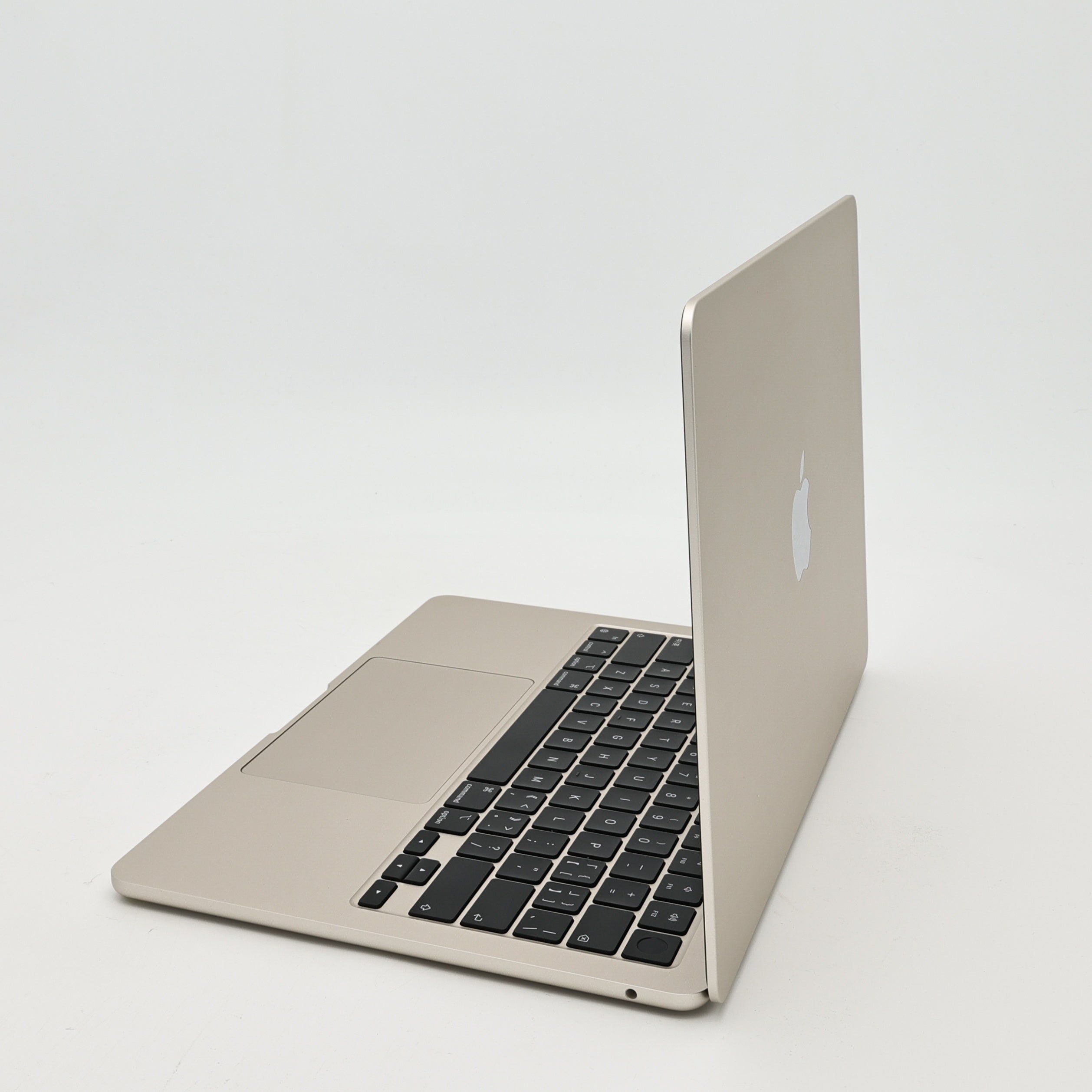 95新 Apple MacBook Air 22年 13寸 M2（8+8核） 8G RAM 256G SSD 星光色