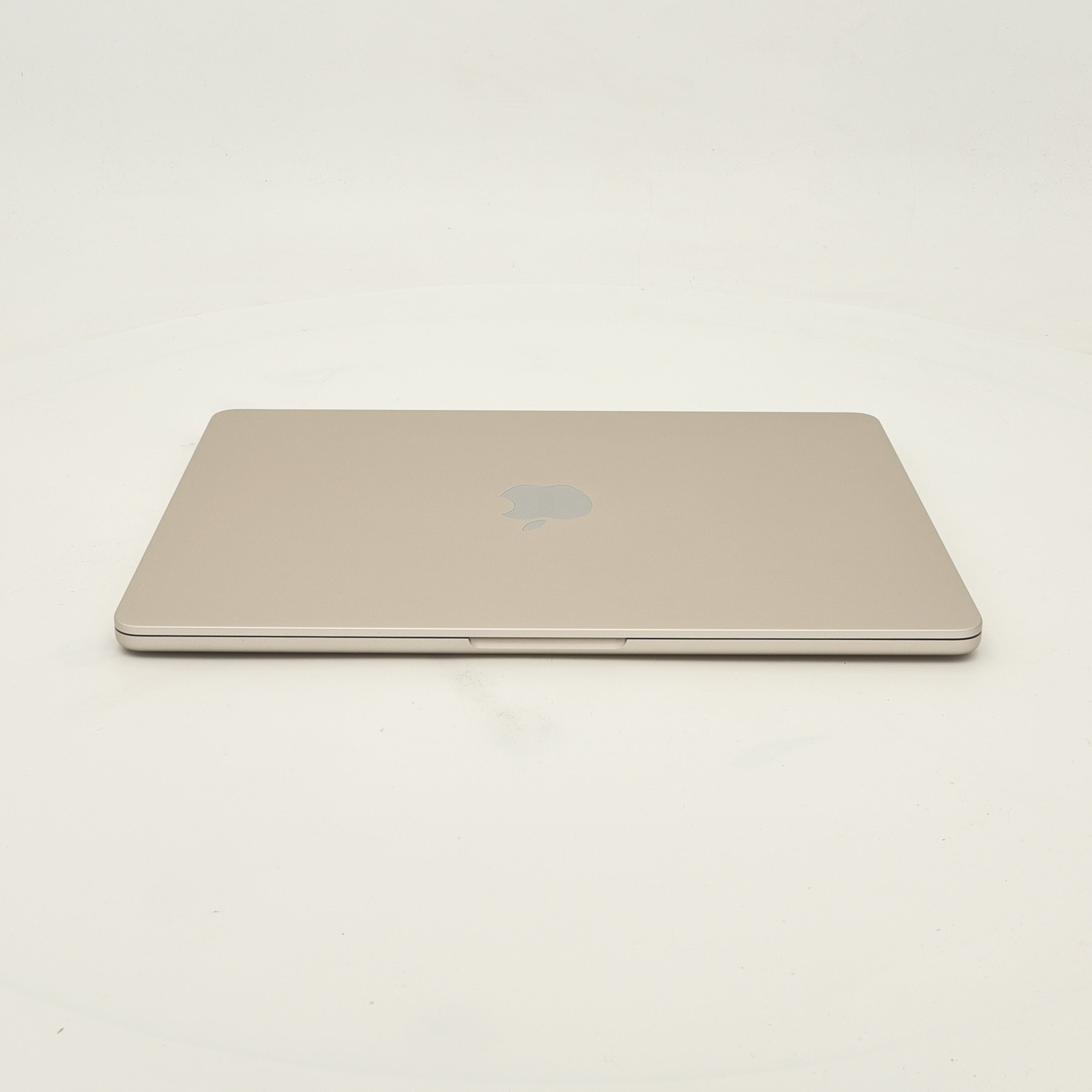 95新 Apple MacBook Air 22年 13寸 M2（8+8核） 16G RAM 256G SSD 星光色