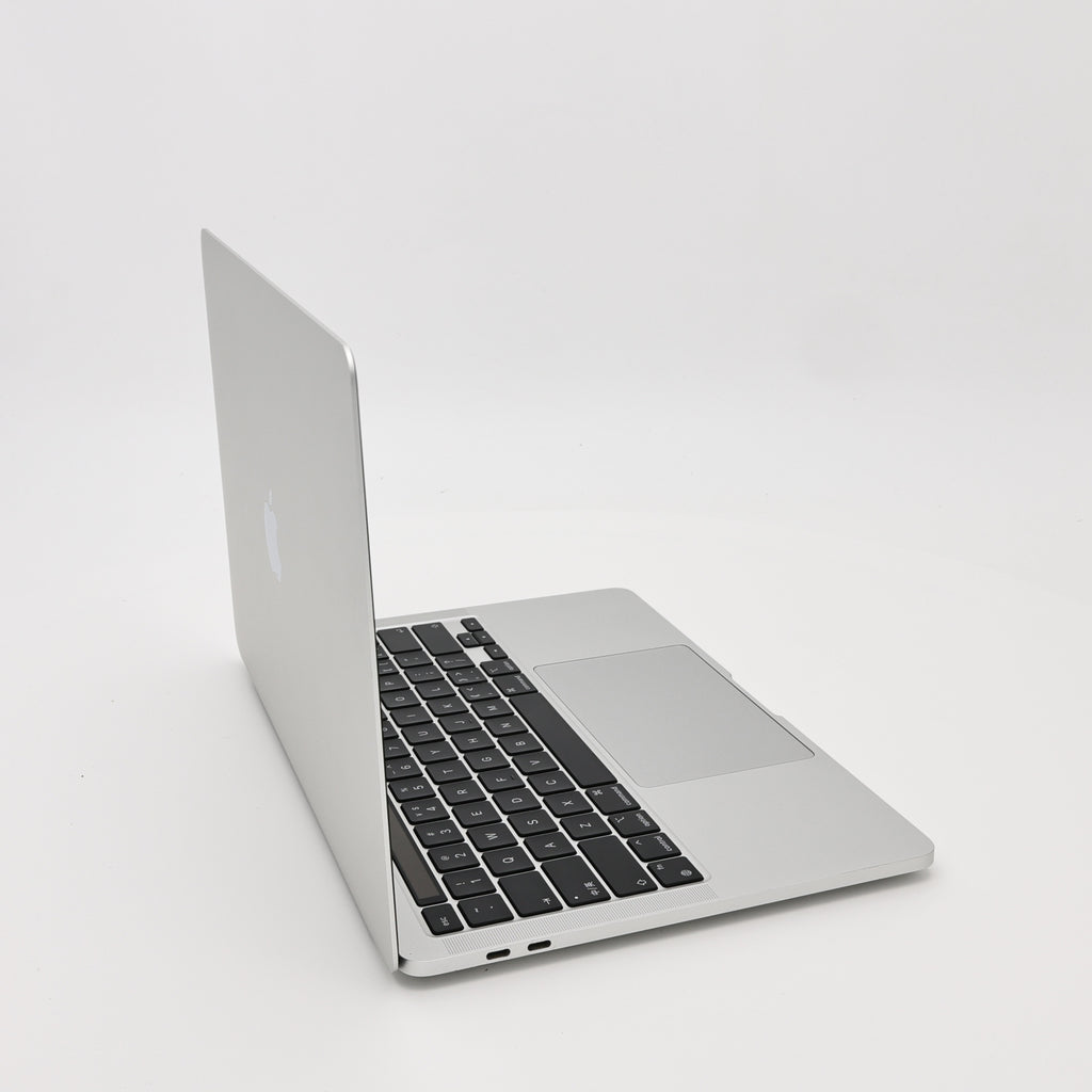 95新 Apple MacBook Pro 22年 13寸 M2（8+10核） 8G RAM 512G SSD 銀色