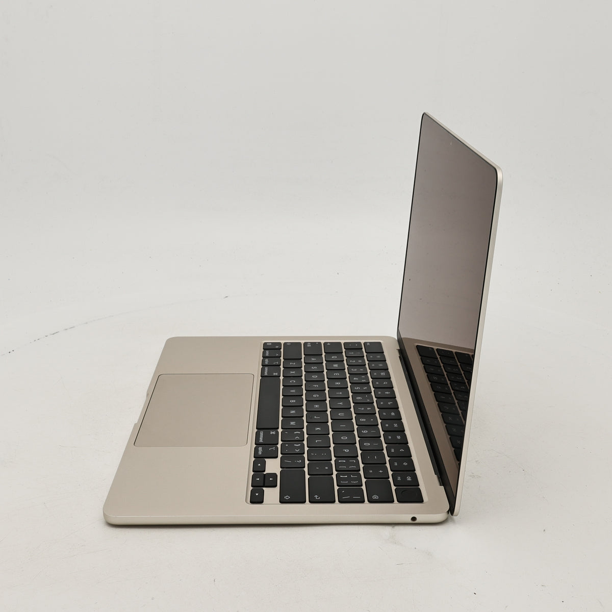 95新 Apple MacBook Air 22年 13寸 M2（8+8核） 8G RAM 256G SSD 星光色