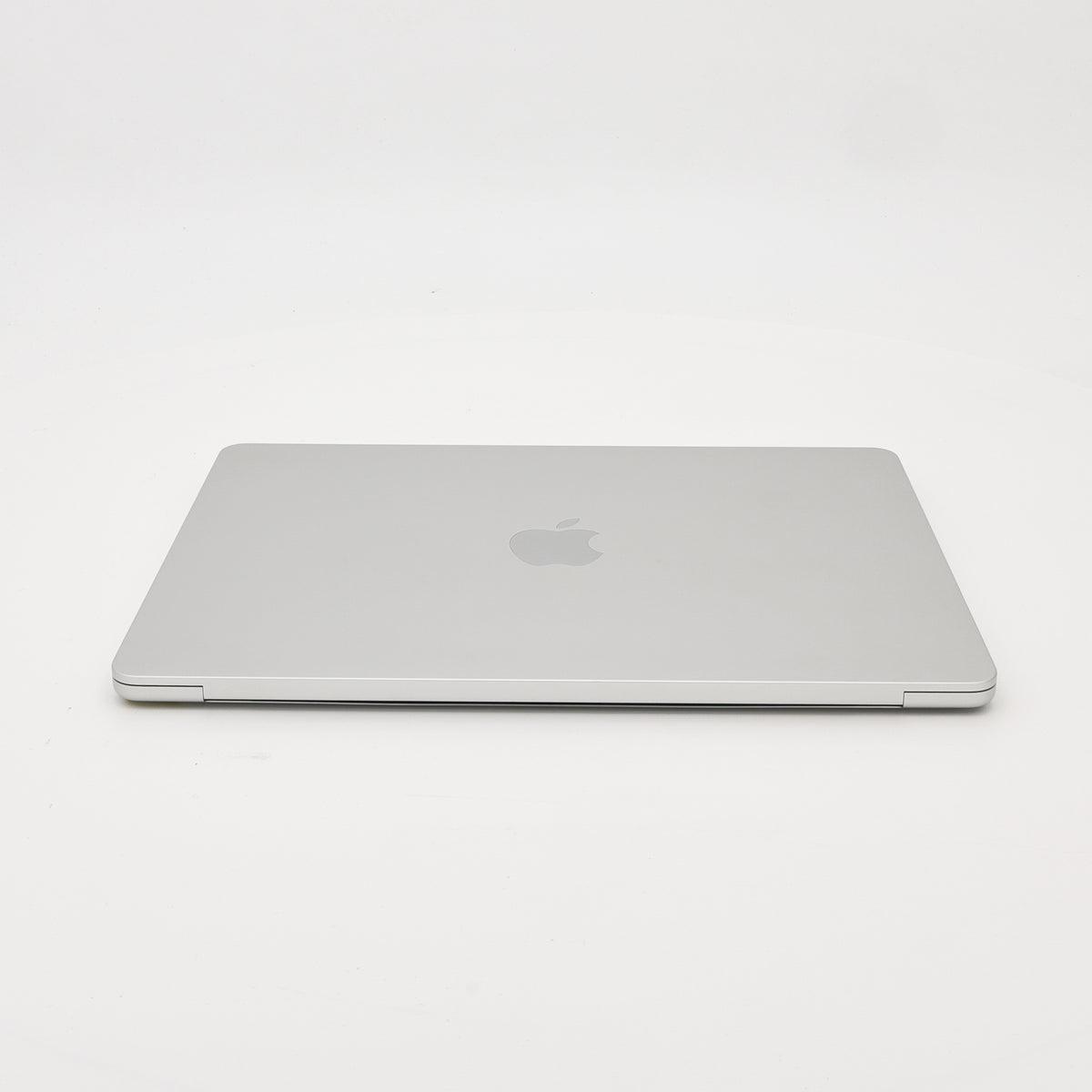 95新 Apple MacBook Air 22年 13寸 M2（8+8核） 8G RAM 256G SSD 銀色